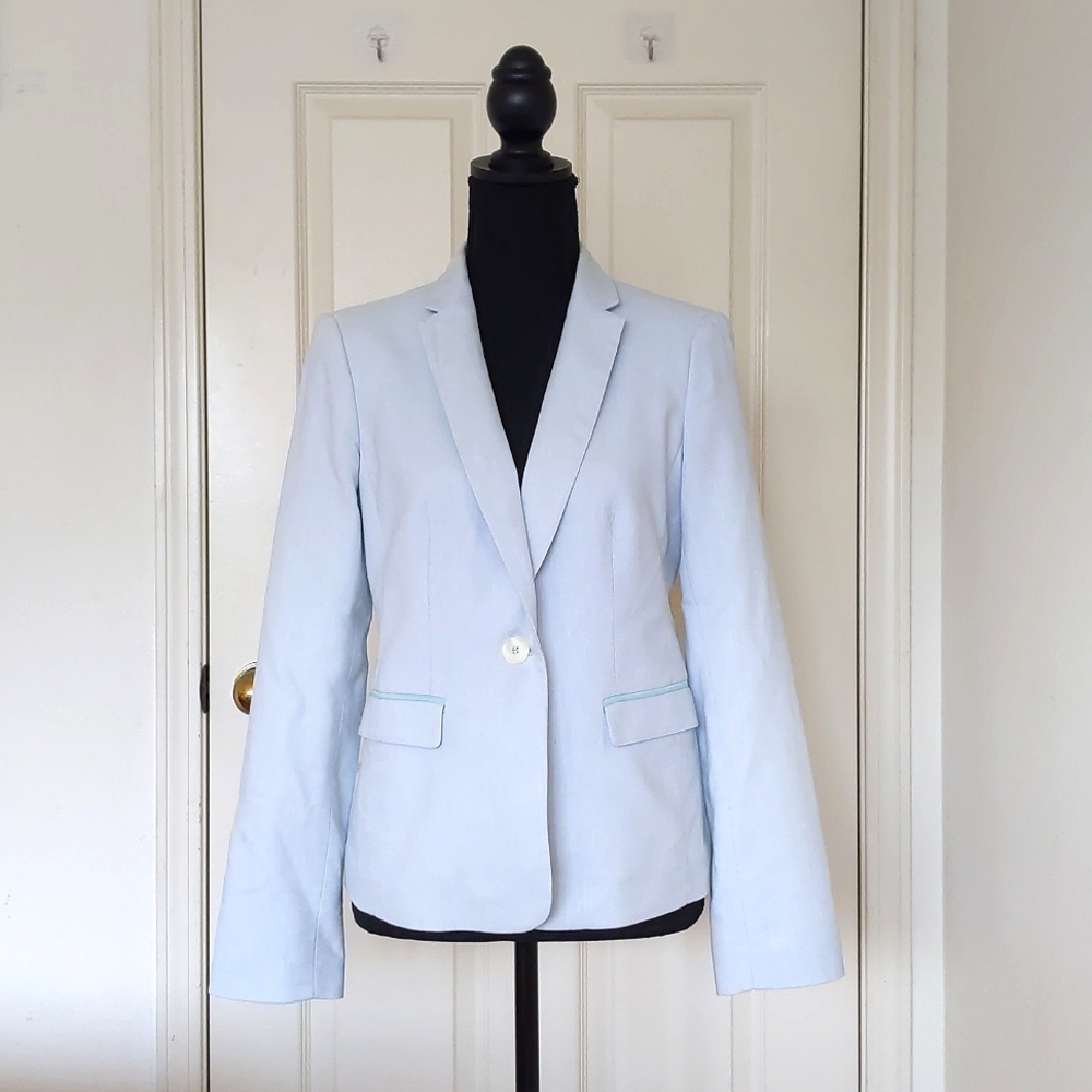 NWT. The Limited Linen/Cotton Blazer with full lining and real pockets.
